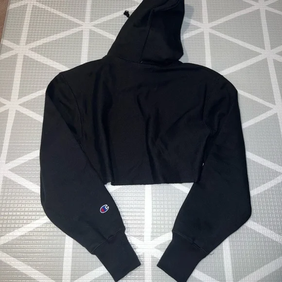 NWT Black Cropped Champion Pullover Hoodie - Picture 5 of 5